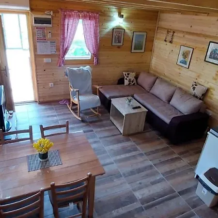 Brvnara Beli Kamen 2 別荘 スレムスカ・ミトロヴィツァ